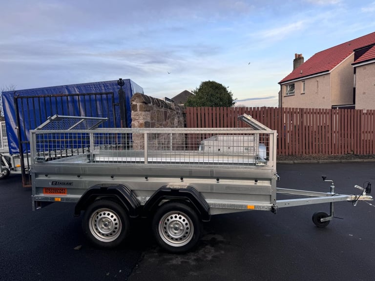 BRAND NEW ZASLAW 265T 8,7FT x 4,4FT TWIN AXLE TRAILER WITH 40CM MESH