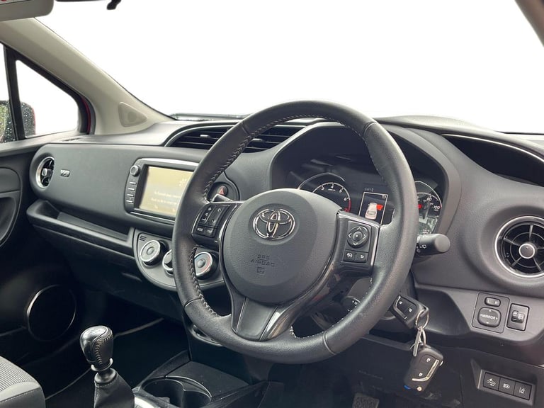  Toyota Yaris 1.5 Vvt I Y20 Bi Tone Hatchback 5dr Petrol Manual Euro 6 111 Ps