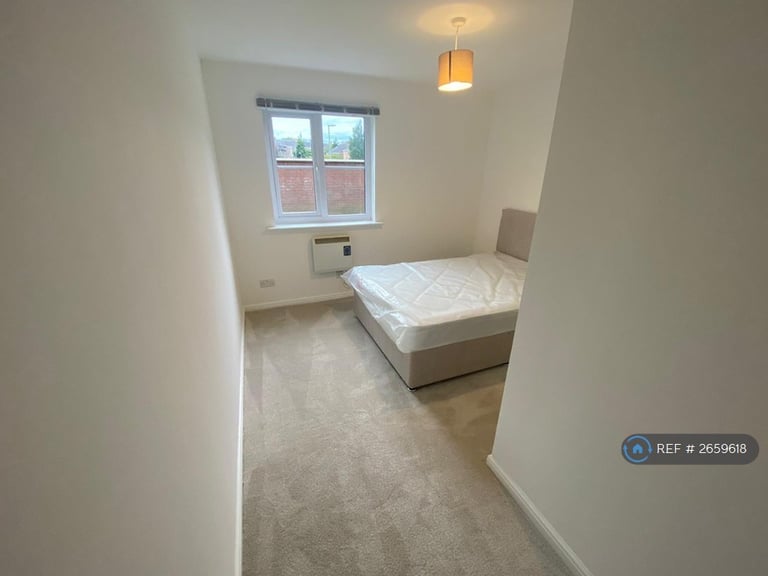 2 bedroom flat in Main Street, Glasgow, G40 (2 bed) (#2659618)
