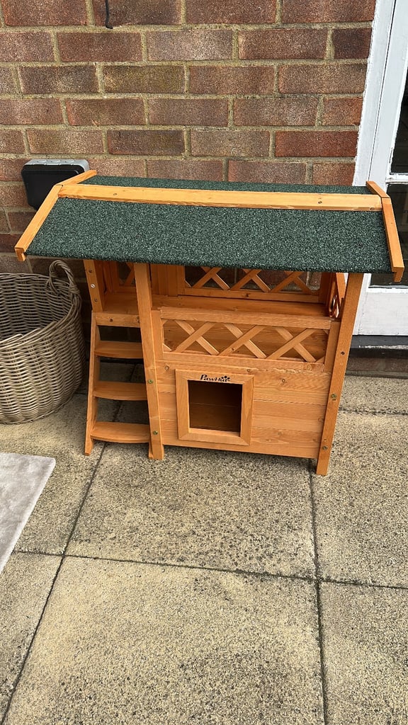 image for Cat house with indoor shelter/bed 
