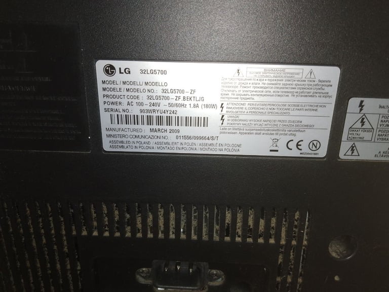 LG 32inch TV (and remote)