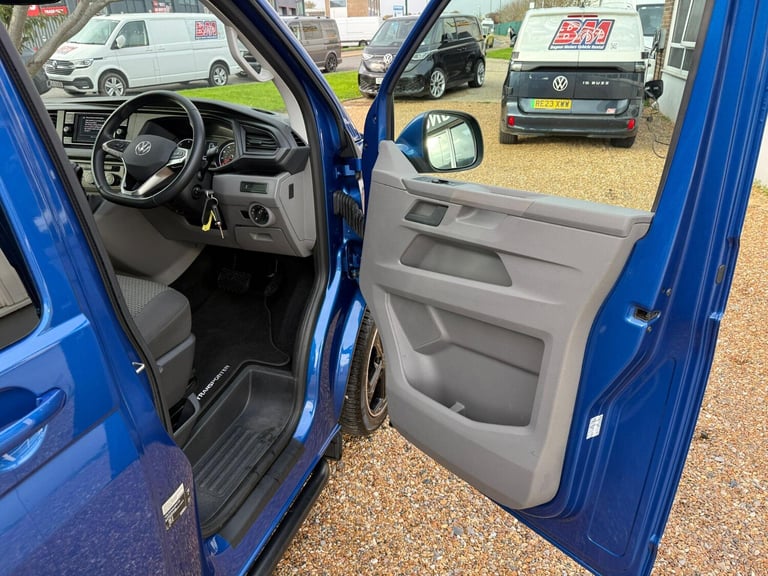2023 Volkswagen Transporter 2.0 TDI T32 Highline Kombi DSG FWD SWB Euro 6 (s/s) 5dr WINDOW VAN Di...