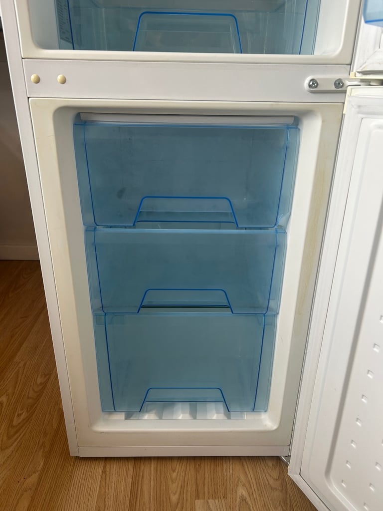 LOGIK FRIDGE FREEZER