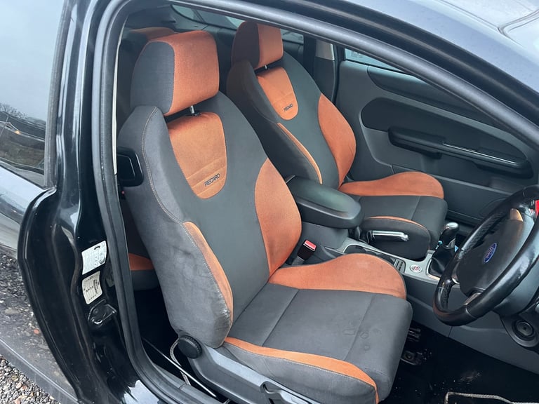 Ford focus mk2.5 2 door 2010 black BREAKING FOR PARTS 