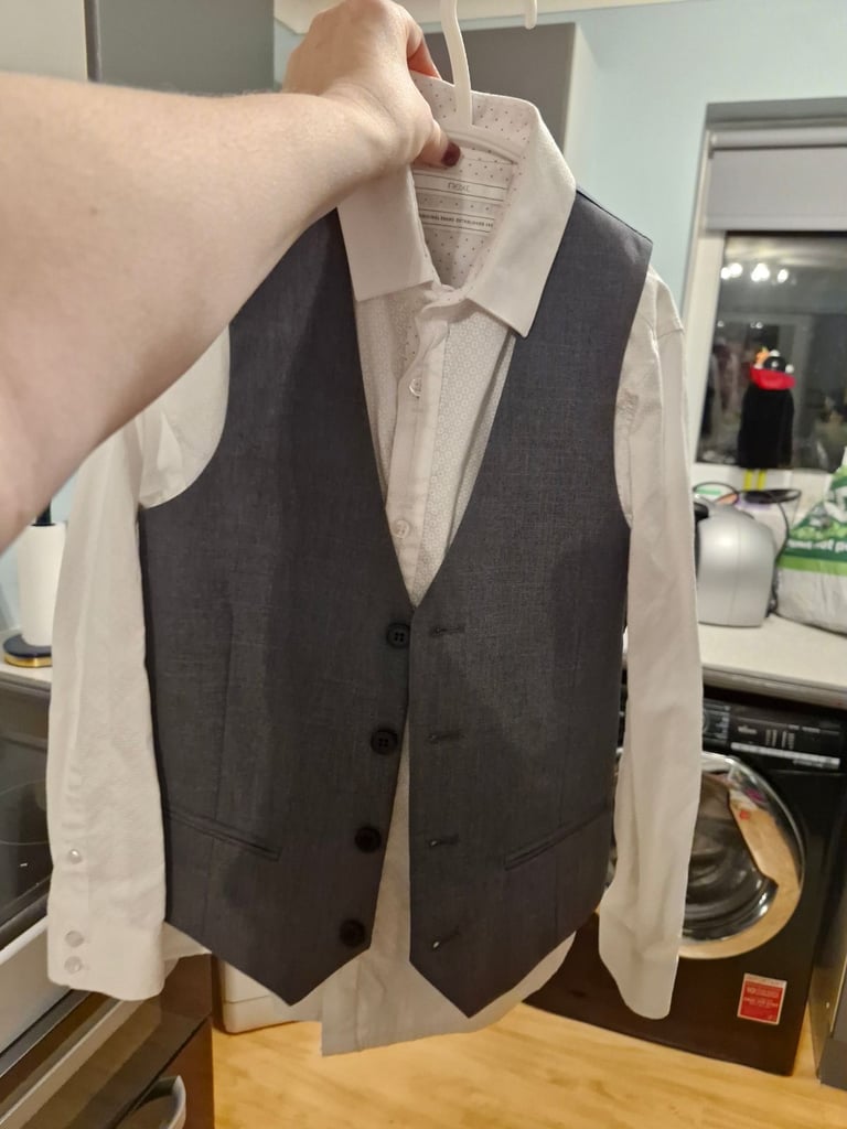 Next boys suit size 8 
