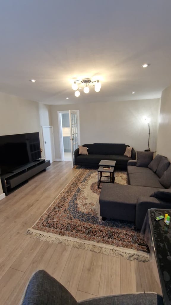 Large single room in a house share