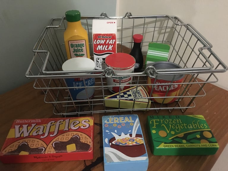 Melissa & Doug role play shopping basket 