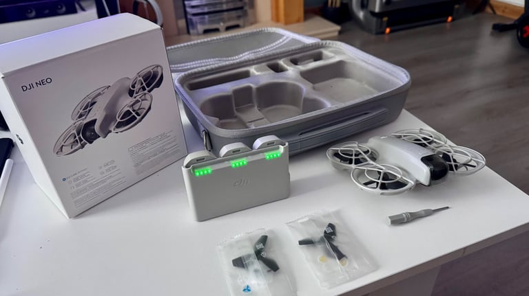 DJI NEO DRONE | 3x Batteries | Props | Carry case 