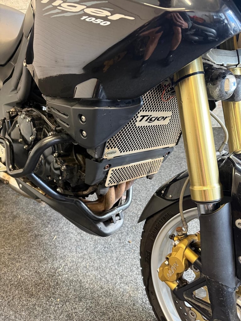 2009 Triumph Tiger 1050 - Tank bag - Panniers - Uprated end can 