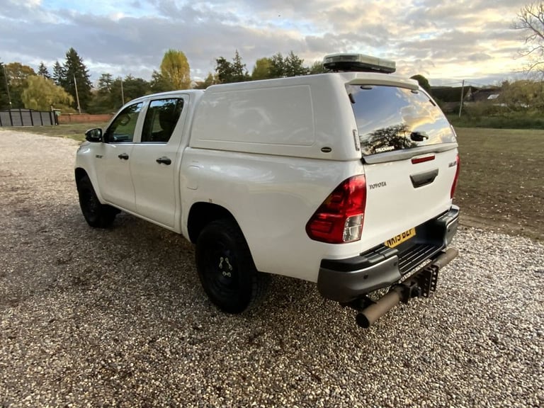 2019 Toyota Hilux 2.4 D-4D Active Pickup Double Cab 4dr Diesel Manual 4WD Euro 6 (3.5t) (150  PIC...