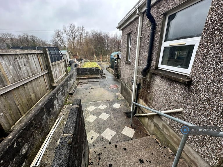3 bedroom house in Brook Terrace, Ammanford, SA18 (3 bed) (#2651482)