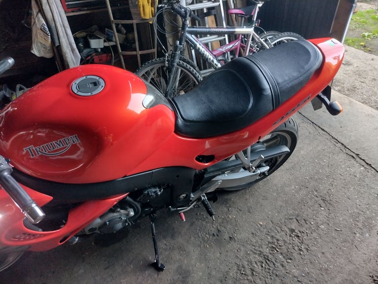 2001 Y. Triumph Sprint RS 955i Sprint RS. ORANGE. 22K, NEW MOT VGC. 3 KEYS. HEATED GRIPS.