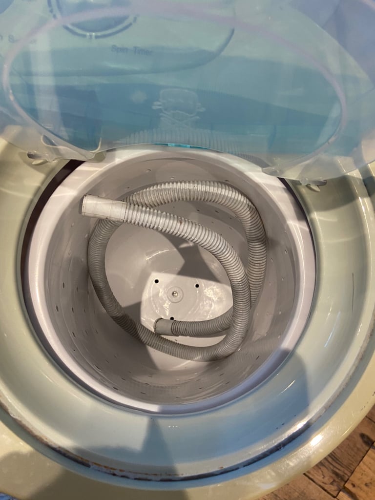Portable washing machine with spinner 