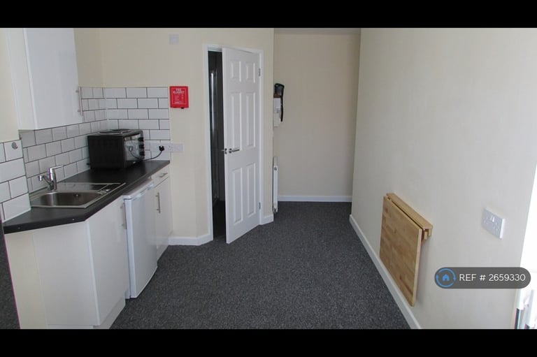 Studio flat in Self Contained, Coventry, CV2 (#2659330)