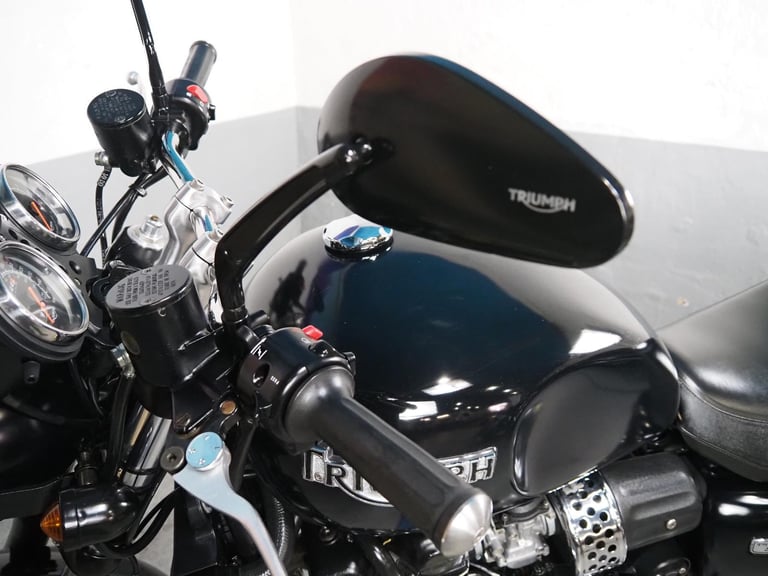 Triumph Thunderbird Sport 900 triple ,fantastic classic naked roadster 