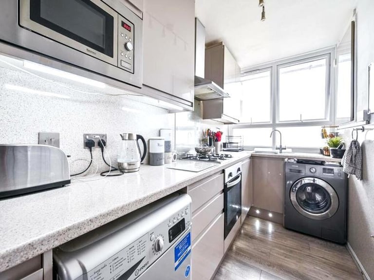 🏠 Bright and spacious room available in Seven Sisters