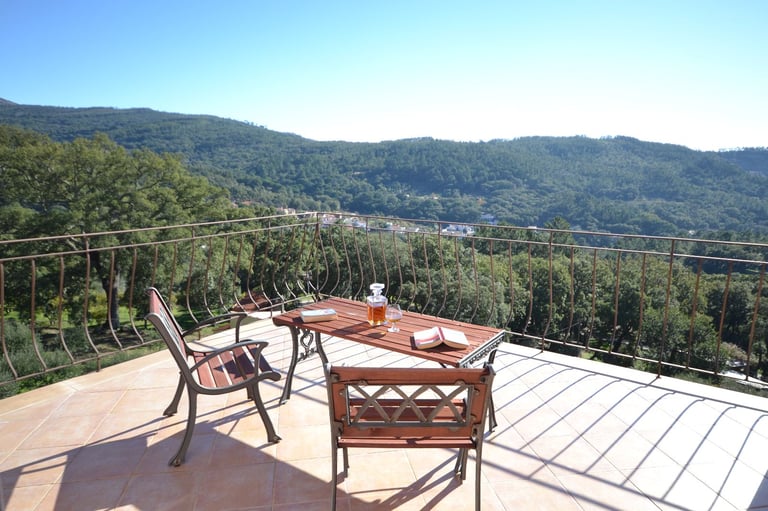 Algarve Portugal, Luxury Villa for Rent, Superb Coastal Views, Infinity Pool.