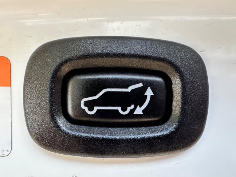 2015 Mitsubishi Outlander 2.0h 12kWh GX4h CVT 4WD Euro 5 (s/s) 5dr ESTATE Petrol/Electric Hybrid ...