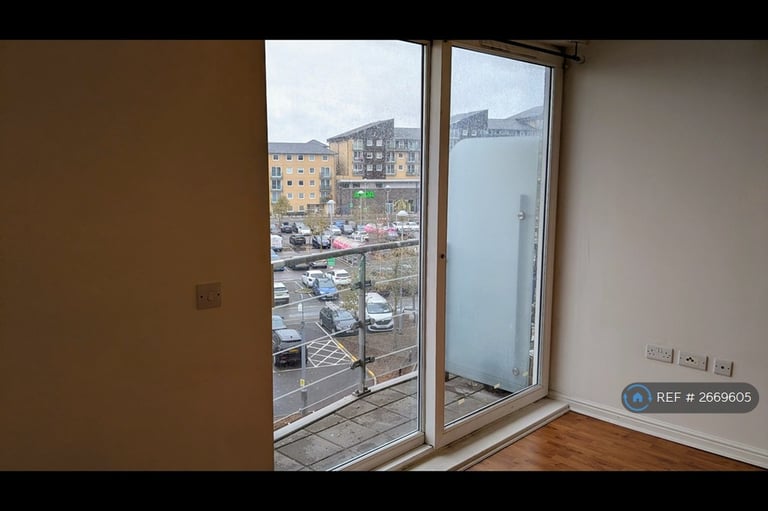 2 bedroom flat in Berberis House, Feltham, TW13 (2 bed) (#2669605)