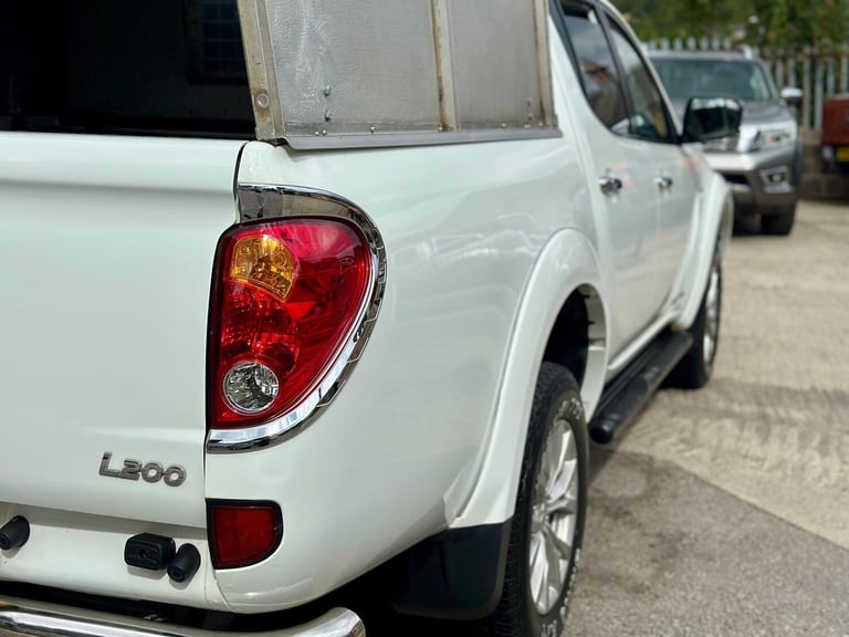 2015 Mitsubishi L200 Double Cab DI-D Barbarian 4WD Auto 176Bhp PICK UP Diesel Automatic