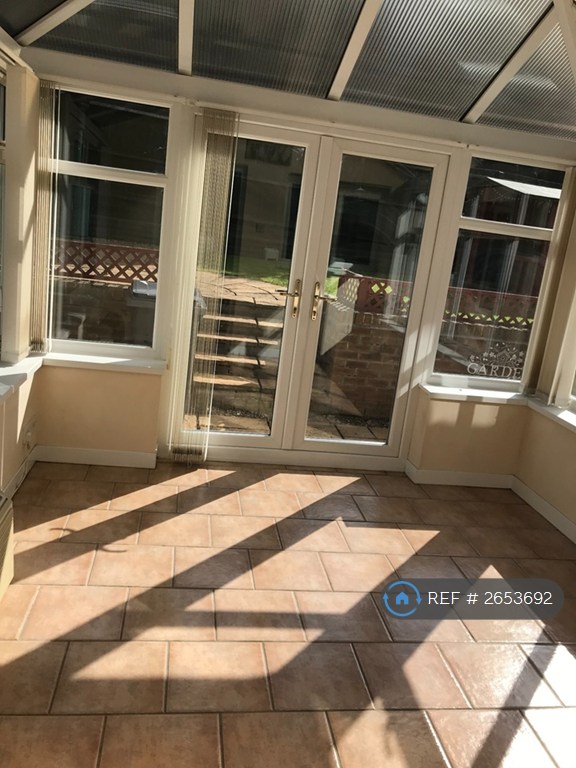 6 bedroom house in Oak Apple Crescent, Ilkeston, DE7 (6 bed) (#2653692)