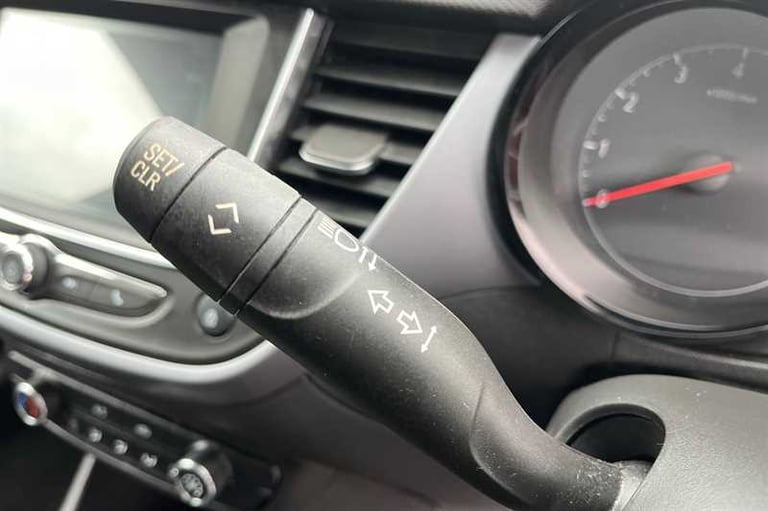 2021 Vauxhall Crossland 1.2i (83 PS) SE 5 Door Petrol SUV *** 1 Private Owner from New *** SUV Pe...