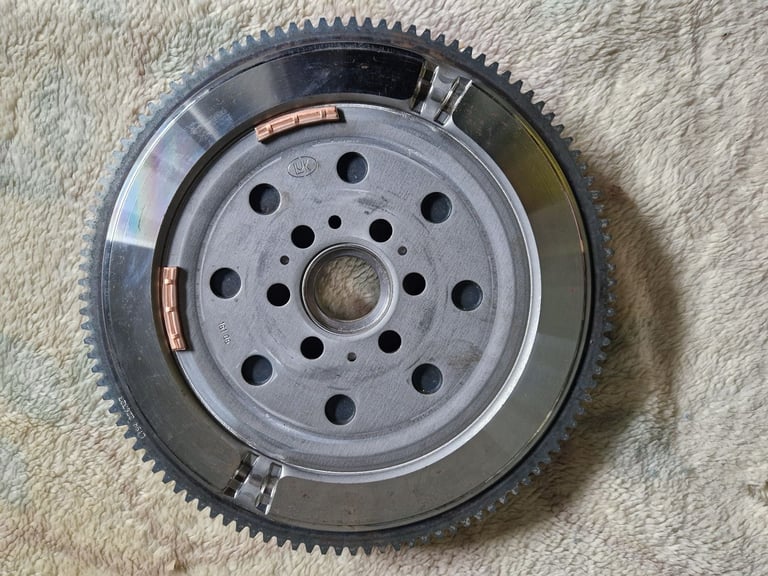 LUK Dual Mass Flywheel + Clutch Kit for 1.9 CDTI engines