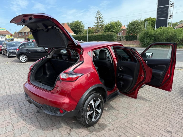 2018 Nissan Juke 1.6 Bose Personal Edition Euro 6 5dr HATCHBACK Petrol Manual