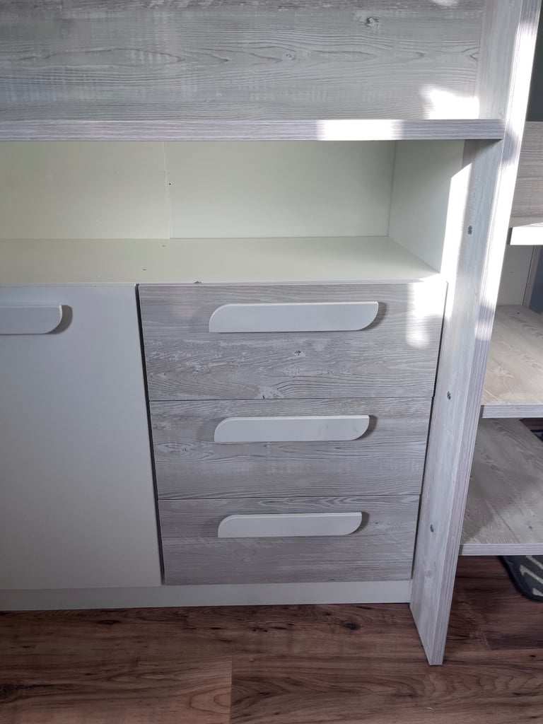 Cabin bed with desk 