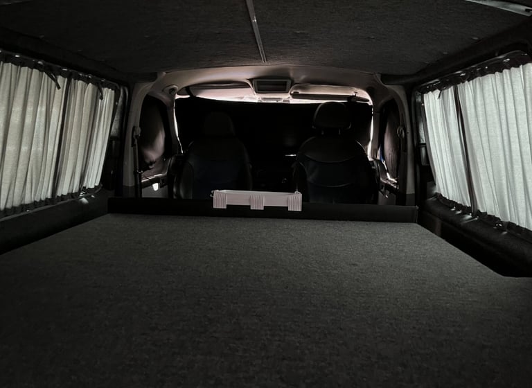  VW T5 CAMPERVAN RARE DOUBLE SIDE DOOR, REALLY GOOD CONDITION, MOT'D