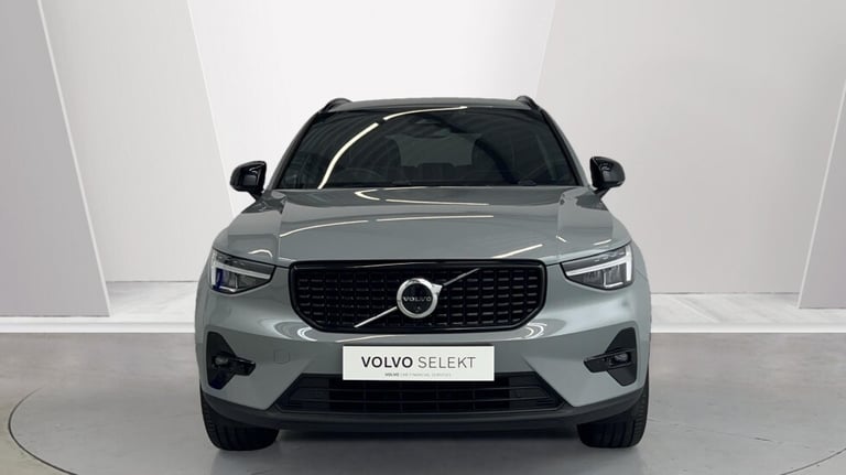 2023 Volvo XC40 Plus, B3 Mild hybrid, Petrol, Dark (360 Parking Camera, Apple Car Play) Estate Pe...