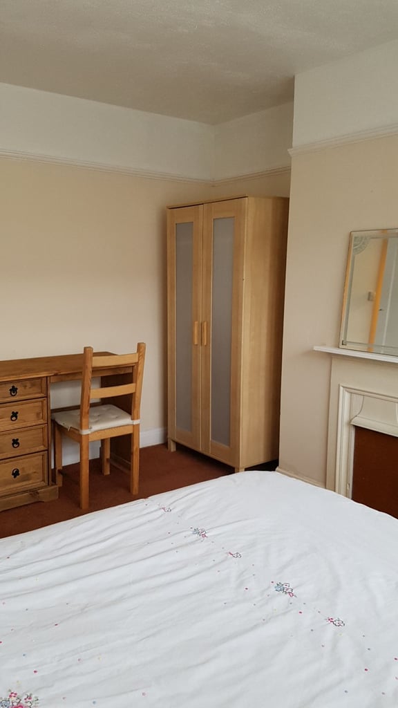 Vegetarian Double Room to rent in shared house in Alperton, Wembley