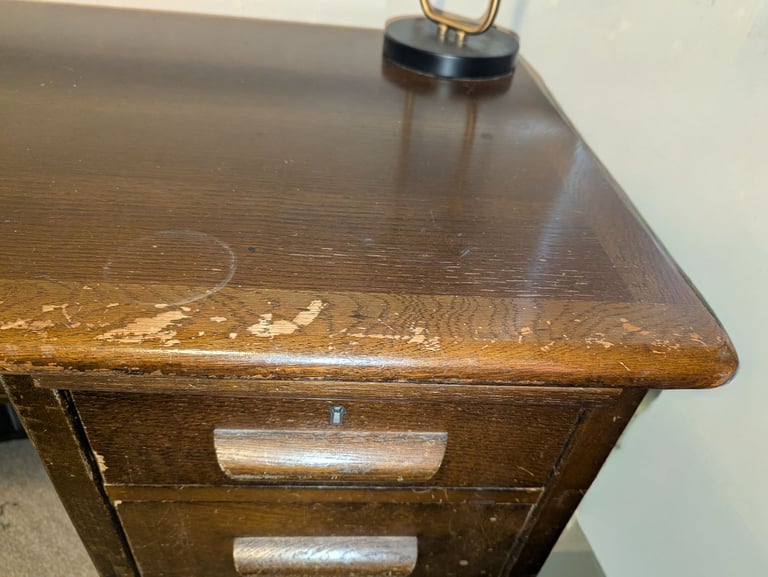 Desk (antique typewriter)