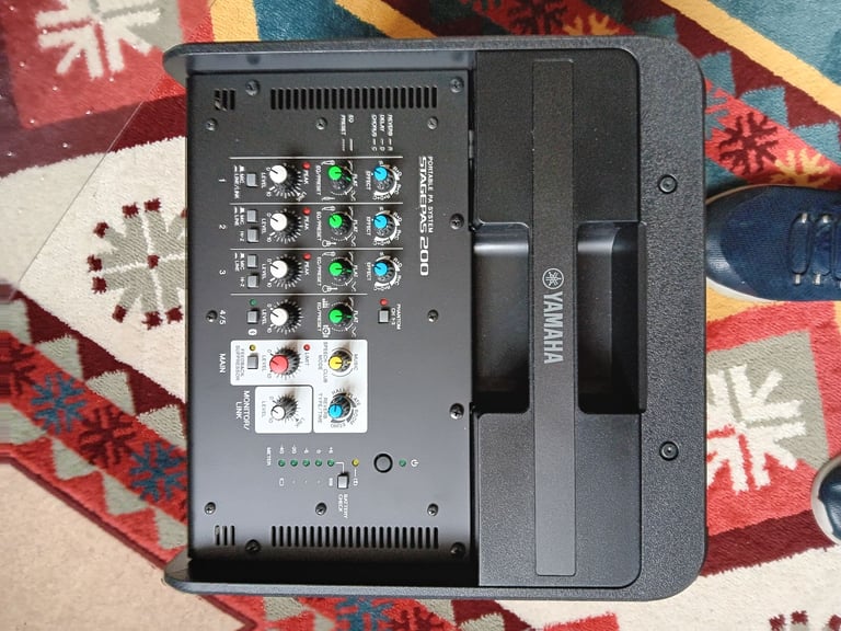 Yamaha Stagepas 200 Portable PA System