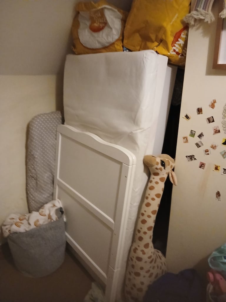 Cot bed