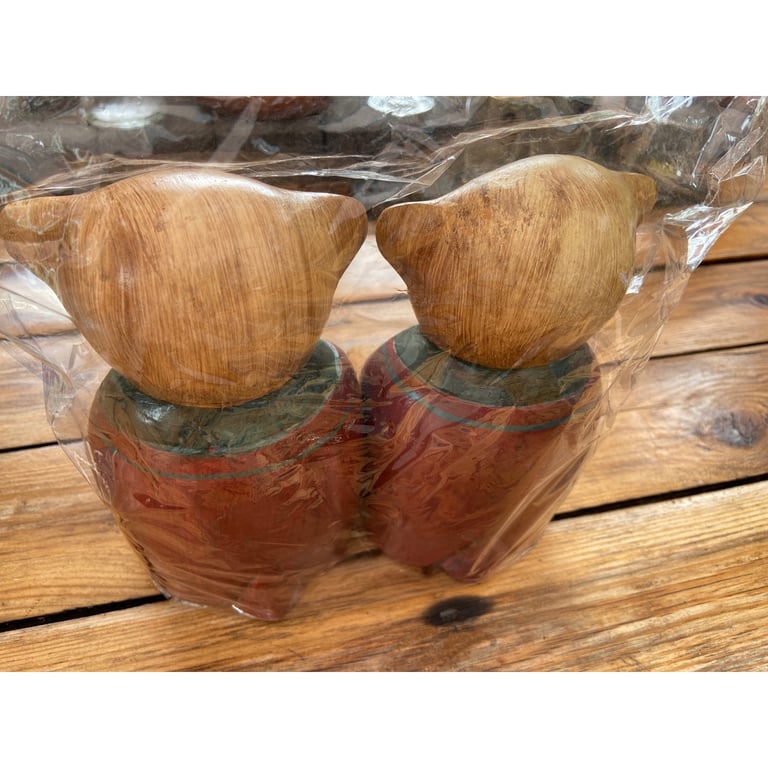 Pair of wooden bears.