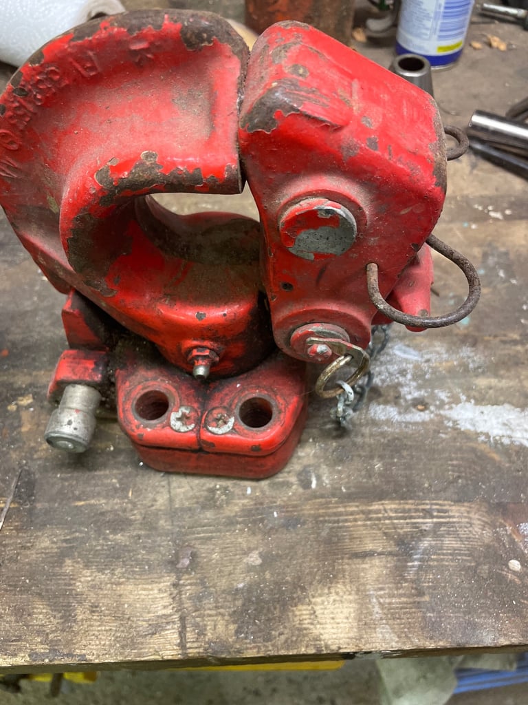 NATO tow hitch
