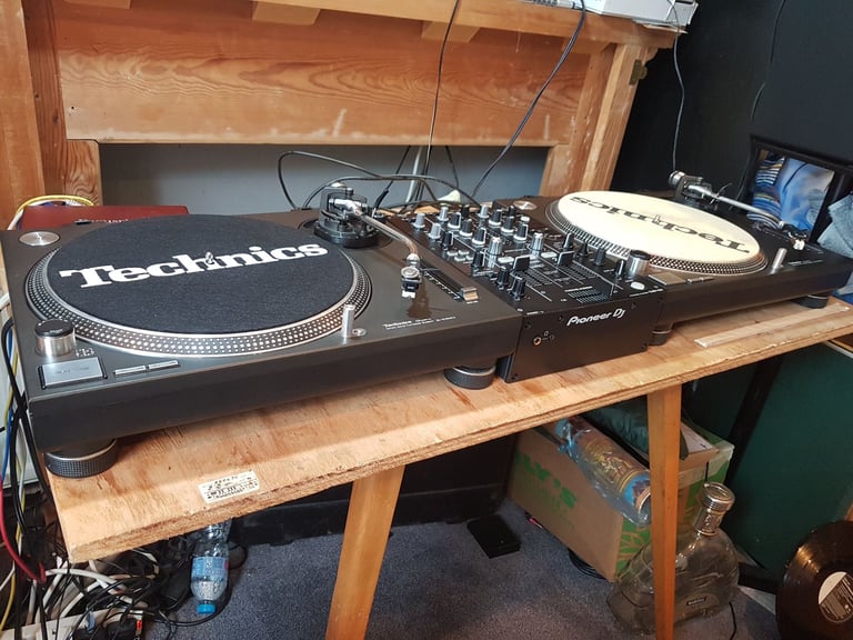 Technics SL 1210 MK2 (PAIR) Pioneer 450 mixer