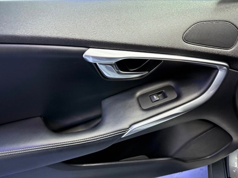 Volvo V40 D3 R-DESIGN PRO