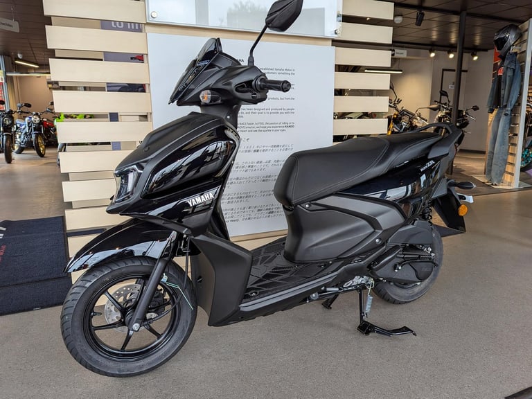 NEW Yamaha RayZR 125 Learner Legal Scooter. (Black) JUST £2,500 (No Admin Fees)