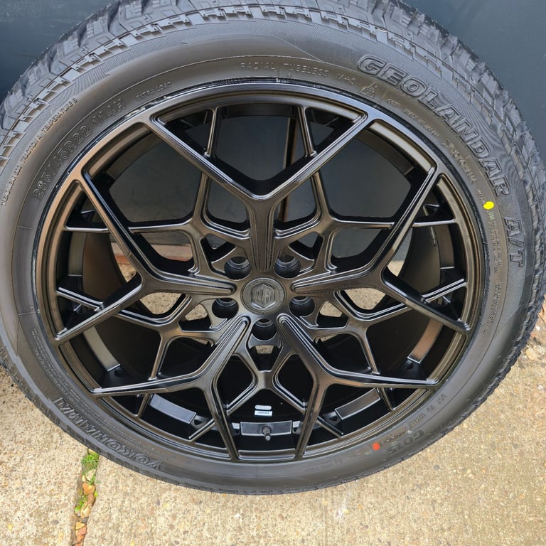 Genuine Urban UC5 Defender L663 22" Alloy Wheels Land Rover UC-5 Yokohama