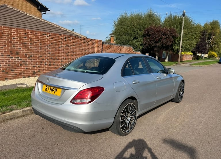 Immaculate Mercedes-Benz, C200 CLASS, Saloon, Automatic , 1991 (cc), superb condition.