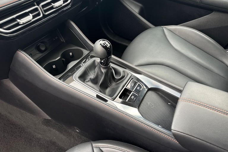 2025 MG MG HS 106290 Hatchback Petrol Manual