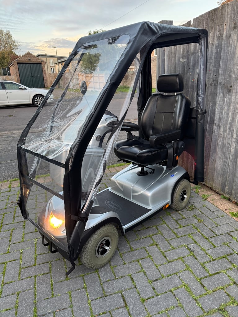 Invacare Comet 8MPH Mobility Scooter With Canopy! Excellent condition 