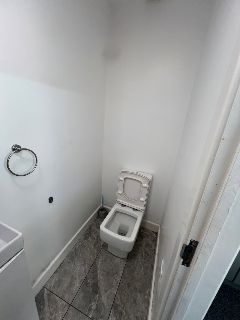 Spacious & Cosy En-suit Room for Rent AT L13 8AT