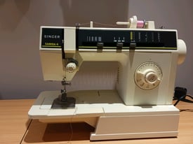 Singer Sewing Machine 6202/6212 c1984