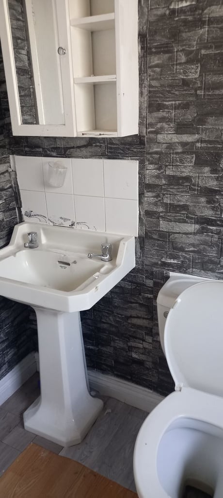 **LET BY**2 BEDROOM**SEMI DETACHED HOUSE**JOANHURST CRESCENT**SHELTON**