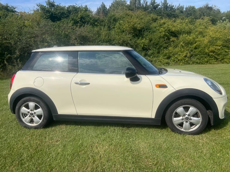 image for MINI HATCH 1.2 One 3-Door Hatch White Manual Petrol 2015