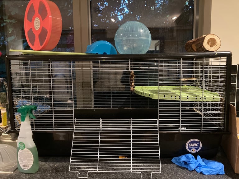 Large Savic hamster cage, accessories, bedding