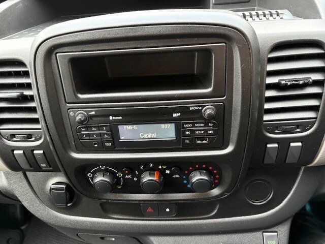 2017 Renault Trafic LL29 dCi 95 Business Crew Van 6 SEATER A/C WINDOW VAN Diesel Manual